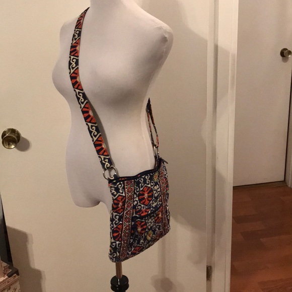Vera Bradley Handbags - Vera Bradley cross body bag sun valley pattern